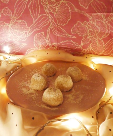 Raw kuličky s náplní Recept na domácí raw kuličky