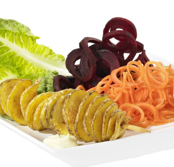 Zeleninové špgety a sušené bramborové chipsy jako atraktivní součást raw stravy Spiralizér Lurch pro plátky nebo špagety ze syrové zeleniny