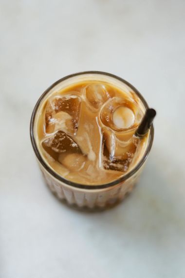 Lahodný kávový nápoj s ledem z mixéru Vitamix Mixér Vitamix pro lahodná smoothies i kávové pochoutky