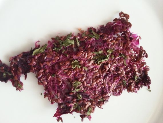 Domácí krekry s červenou řepou Recept na krekry s červenou řepou