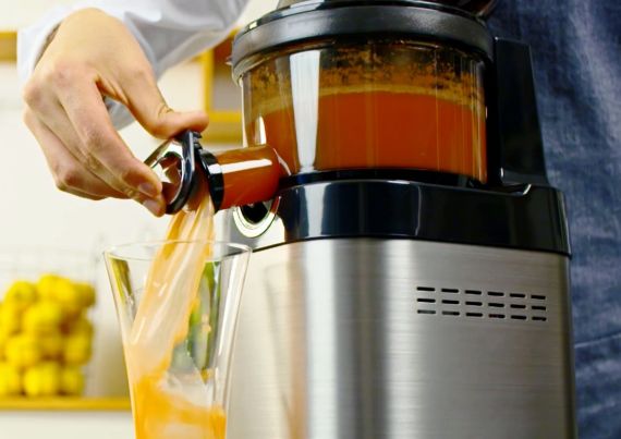 Odšťavňovač vhodný na zeleninu a ovoce Odšťavňovač vhodný na zeleninu a ovoce