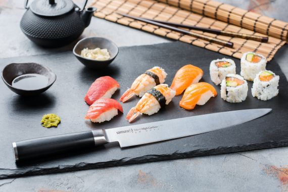 Malý úhel ostření pro perfektní řezy: Plátkovací nůž Samura