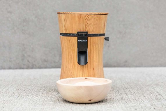 Kvalitní mlýnek na obilí, koření a semena s nastavitelnou jemností mletí Kvalitní mlýnek na obilí, koření a semena s nastavitelnou jemností mletí